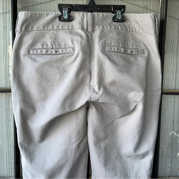 Banana Republic pants, stretch style, gray with pockets on front and back - Picture 7 of 10